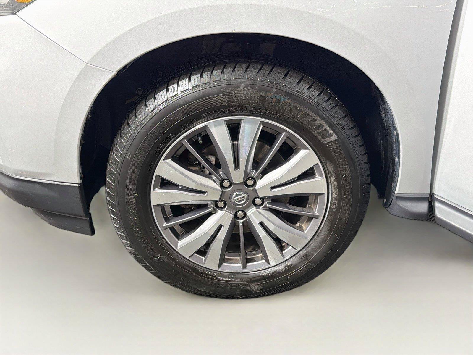 Used 2019 Nissan Pathfinder SV AWD/4WD image 32