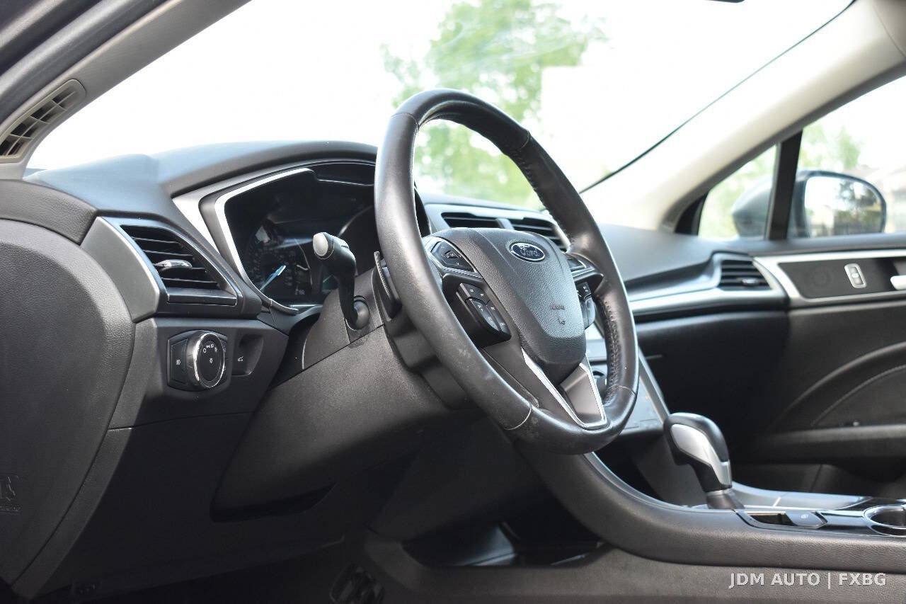 Used 2014 Ford Fusion Titanium FWD image 18