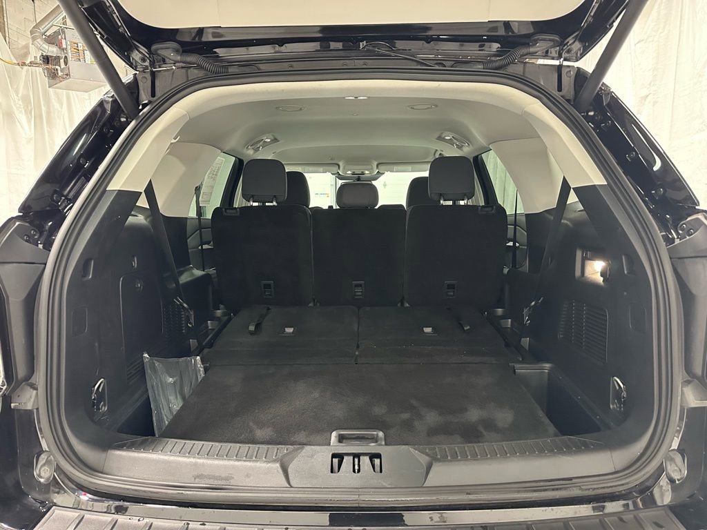 Used 2025 Ford Explorer Active AWD/4WD image 47
