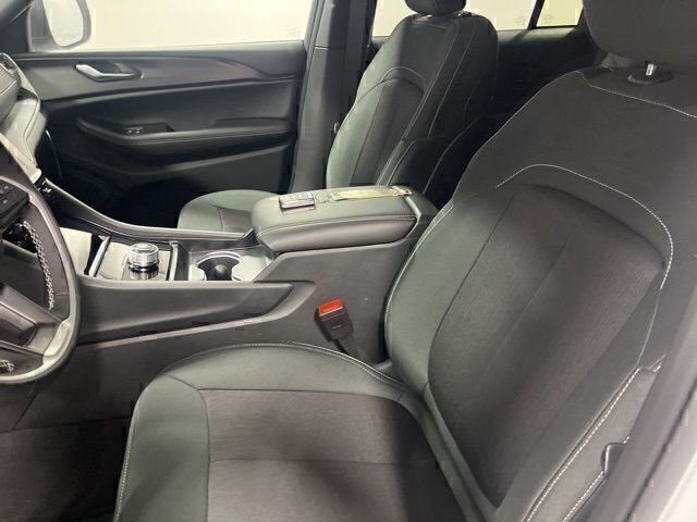 New 2025 Jeep Grand Cherokee Laredo w/ Luxury Tech Group I image 8