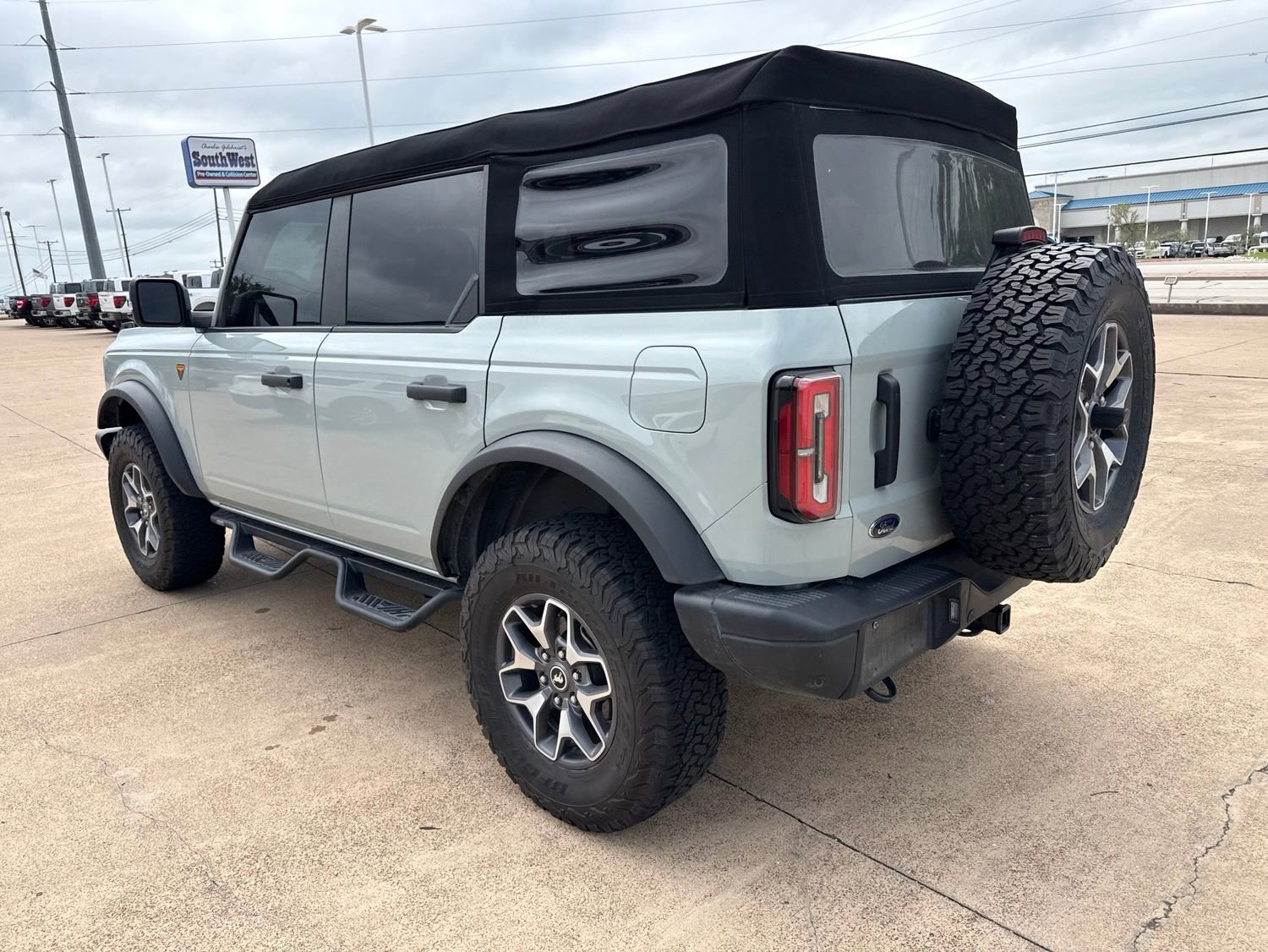 Used 2023 Ford Bronco Badlands AWD/4WD image 5