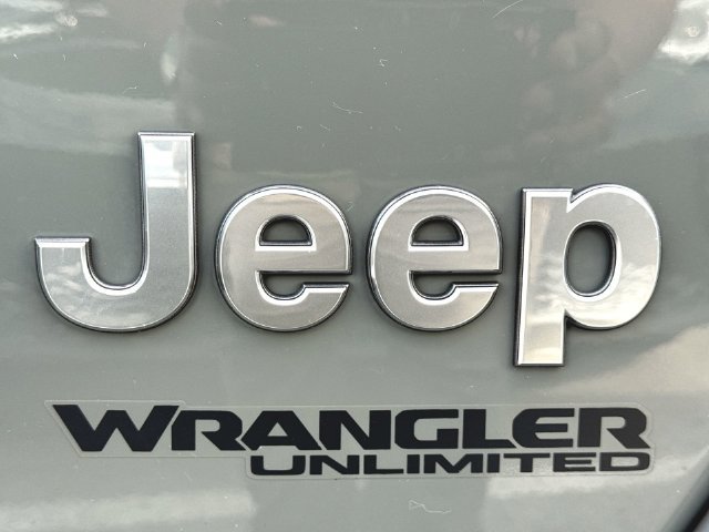 Used 2018 Jeep Wrangler Unlimited Sahara AWD/4WD image 32