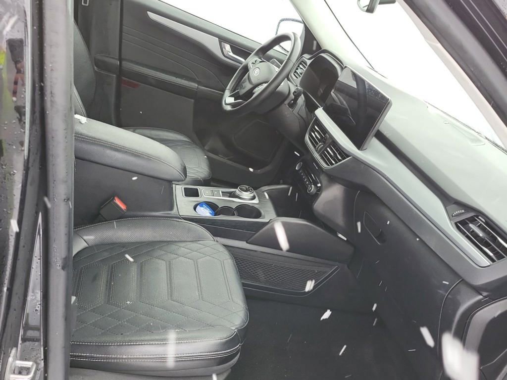 Used 2023 Ford Escape Platinum w/ Premium Technology Package AWD/4WD image 10
