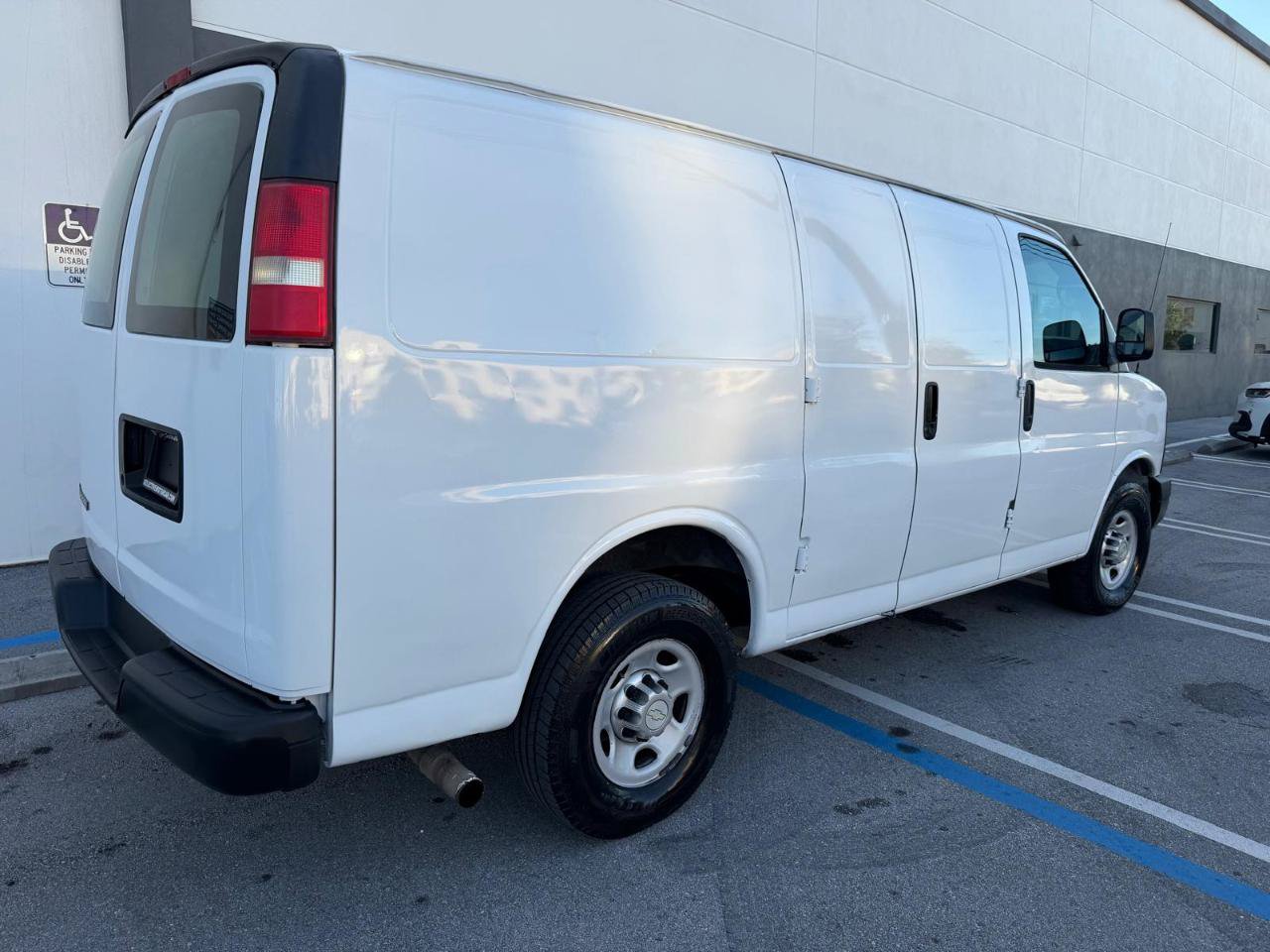 Used 2012 Chevrolet Express 2500 RWD image 12
