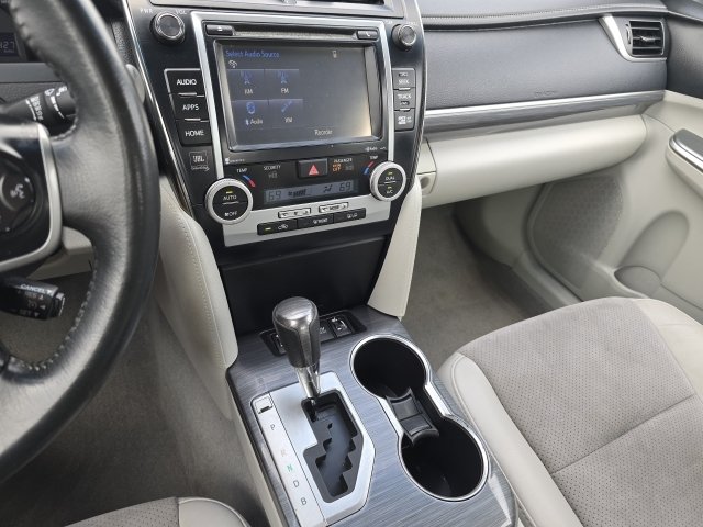 Used 2014 Toyota Camry XLE w/ Leather Package FWD image 17
