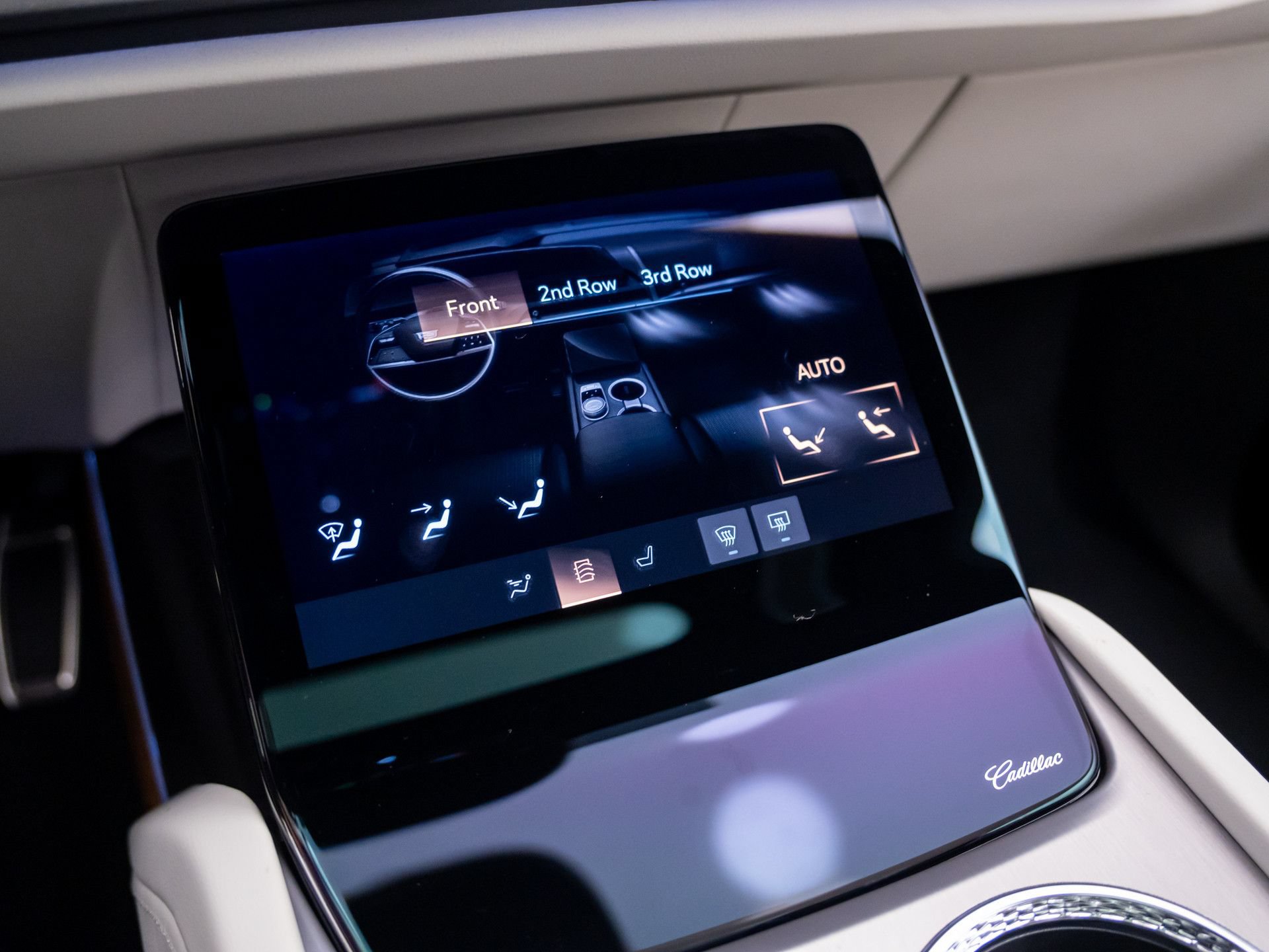 New 2027 Cadillac Vistiq Luxury w/ LPO, Trailering Package AWD/4WD image 30