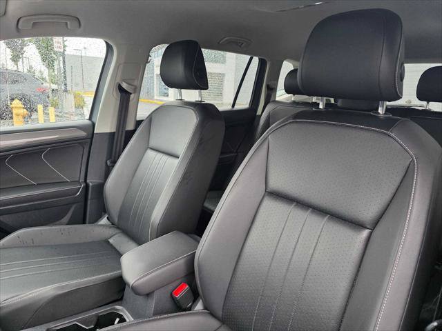 Used 2022 Volkswagen Tiguan SE AWD/4WD image 21