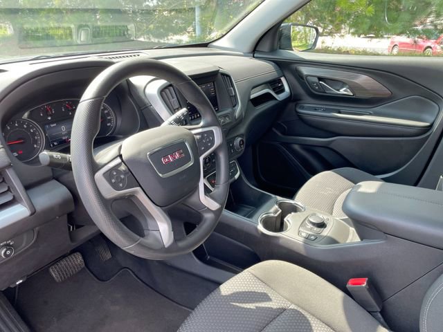 Used 2024 GMC Terrain SLE w/ Driver Convenience Package FWD image 11
