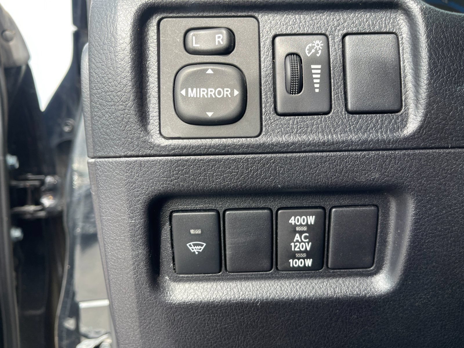 Used 2019 Toyota 4Runner SR5 AWD/4WD image 32