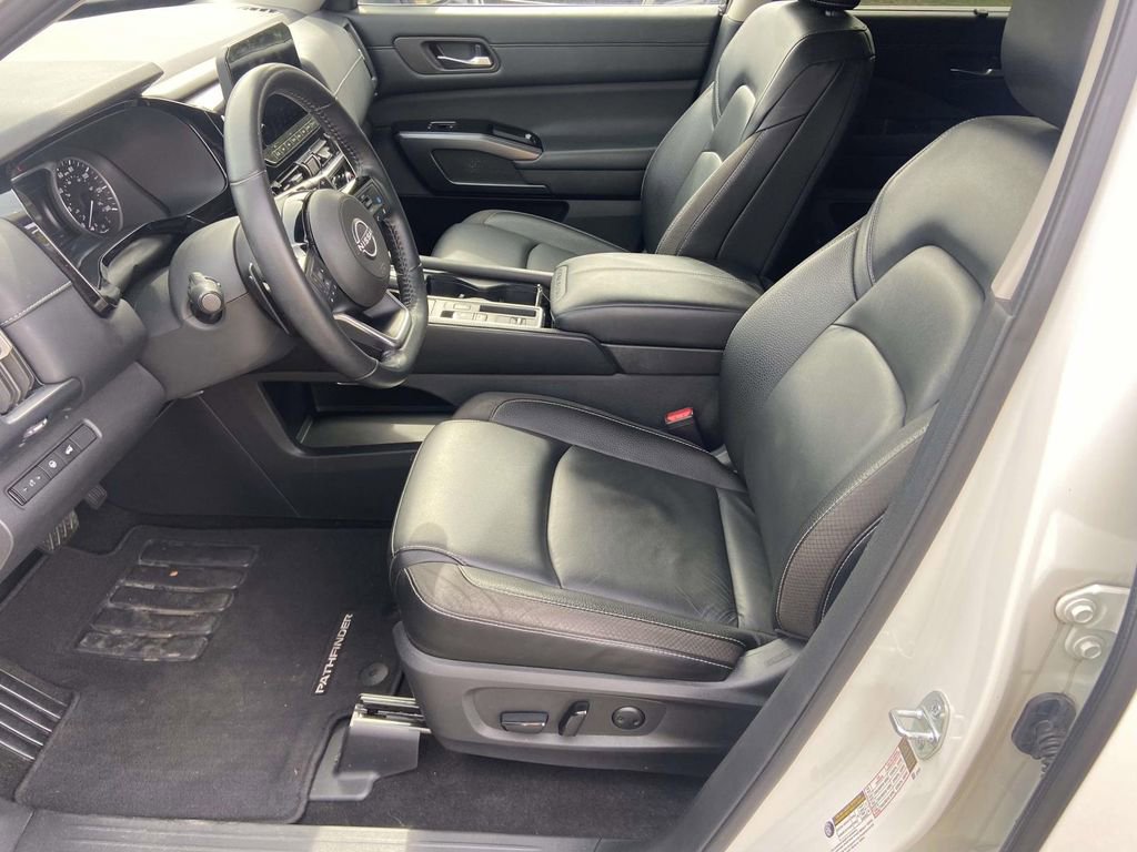 Used 2023 Nissan Pathfinder SL w/ Lighting Package (N92) image 16