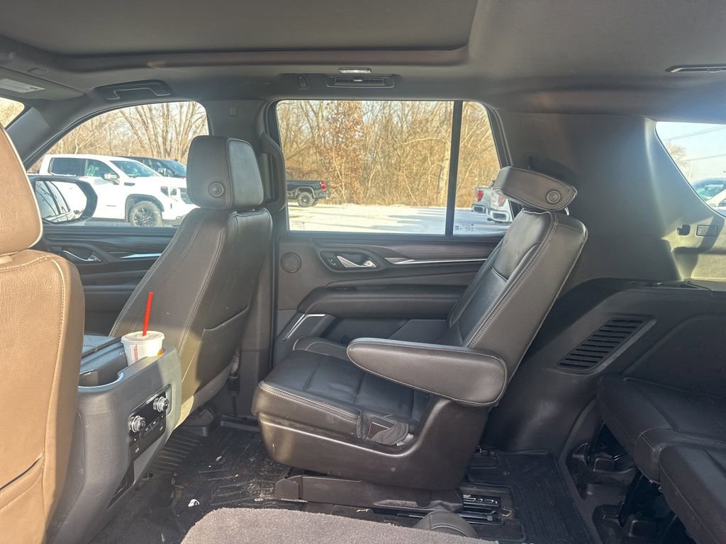 Used 2021 GMC Yukon Denali w/ Denali Premium Package image 10