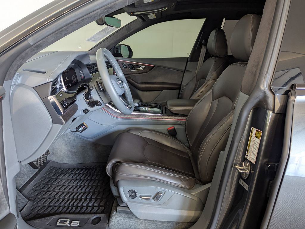 Used 2019 Audi Q8 Prestige w/ Luxury Package AWD/4WD image 4