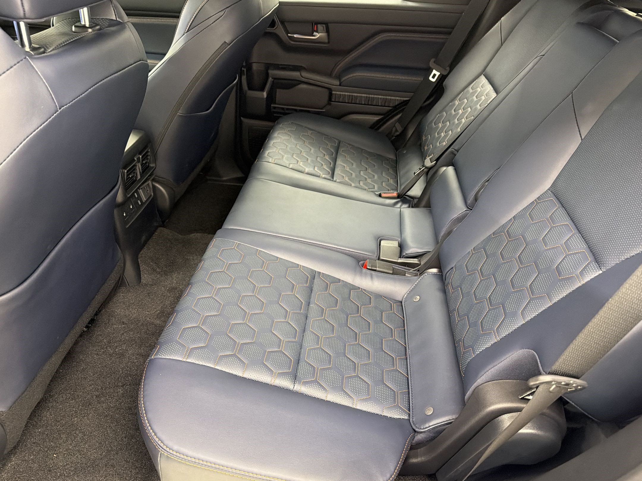 Used 2025 Toyota 4Runner Platinum AWD/4WD image 25