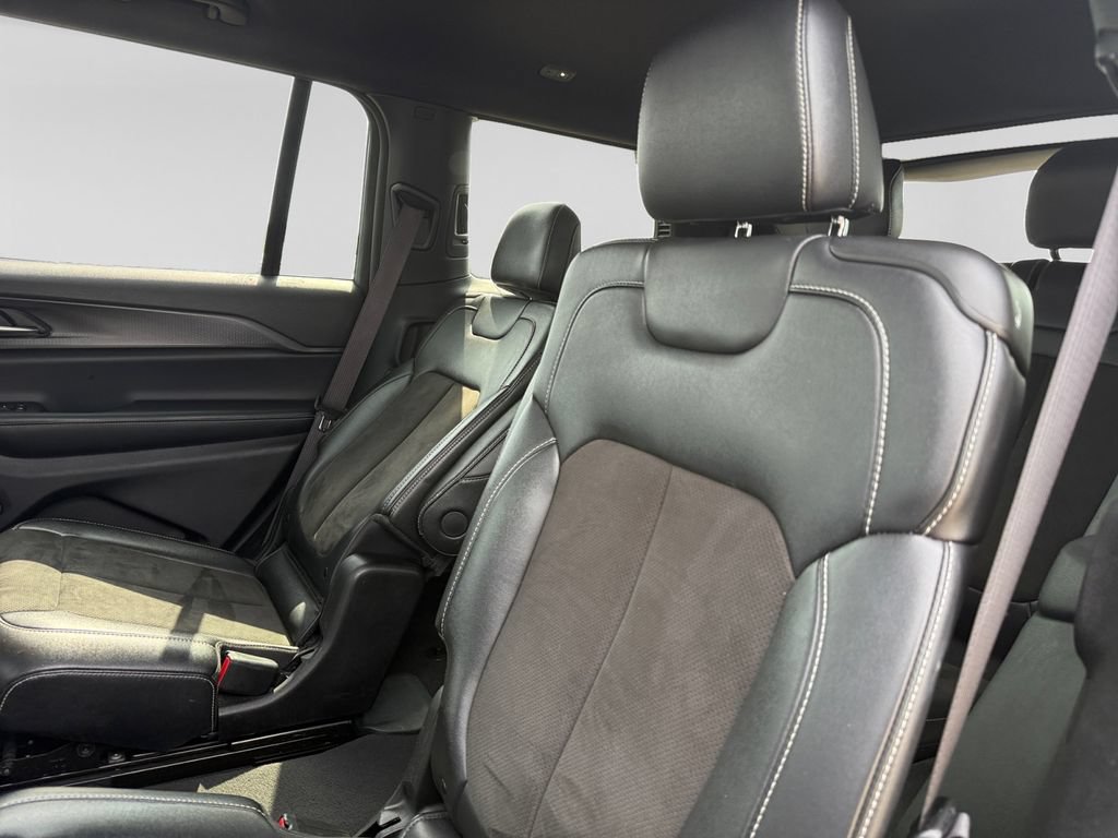 Used 2023 Jeep Grand Cherokee L Laredo AWD/4WD image 38