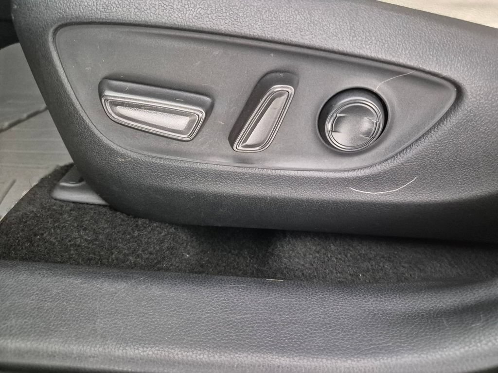 Used 2021 Toyota RAV4 Limited AWD/4WD image 23