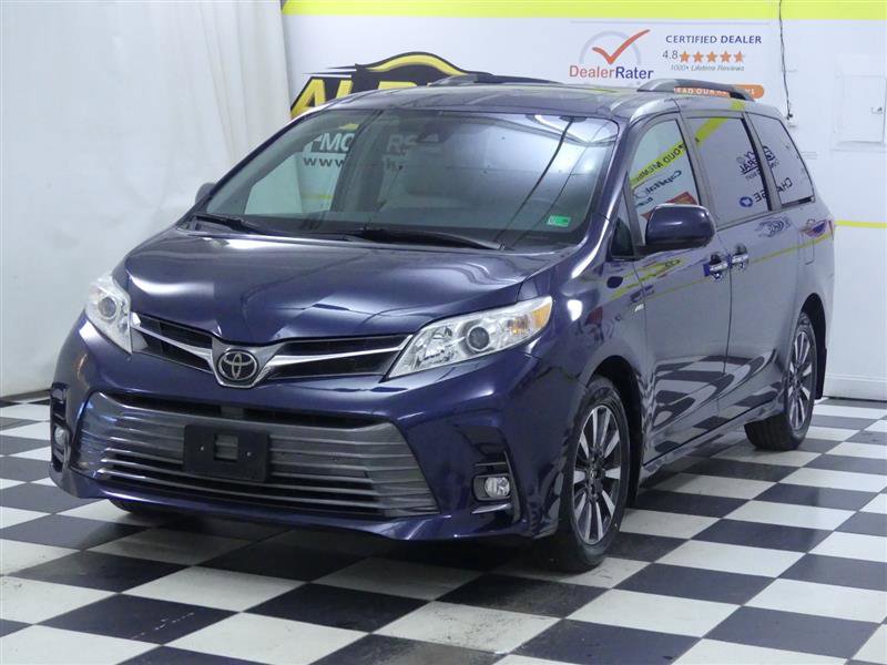 Used 2019 Toyota Sienna XLE w/ XLE Navigation Package image 3