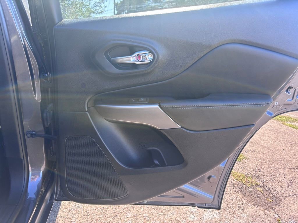 Used 2021 Jeep Cherokee Latitude Lux w/ Sun & Sound Group image 28