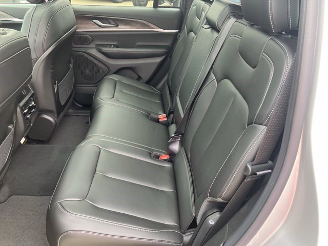 New 2026 Jeep Grand Cherokee Limited w/ Limited Altitude Package AWD/4WD image 25