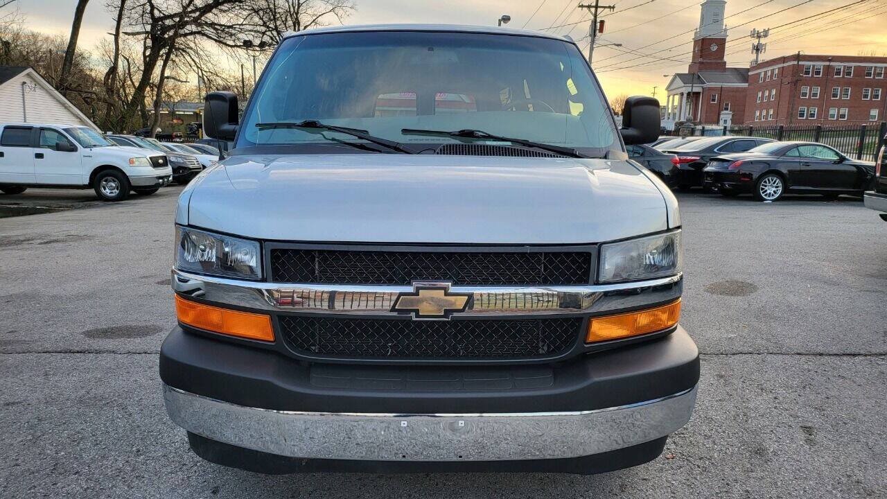 Used 2018 Chevrolet Express 3500 LT w/ LT Preferred Equipment Group RWD image 5