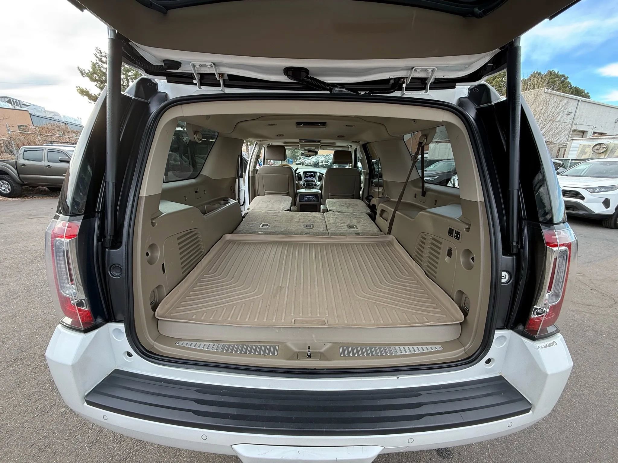 Used 2017 GMC Yukon XL SLT w/ Open Road Package image 19