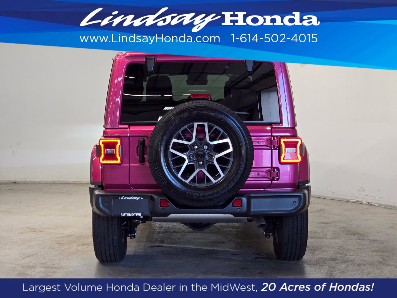 Used 2024 Jeep Wrangler Unlimited Sahara w/ Technology Group AWD/4WD image 6