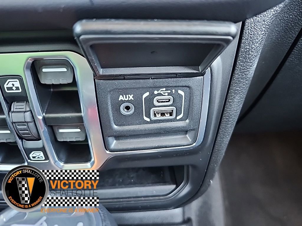 Used 2025 Jeep Wrangler Sahara 4xe image 9