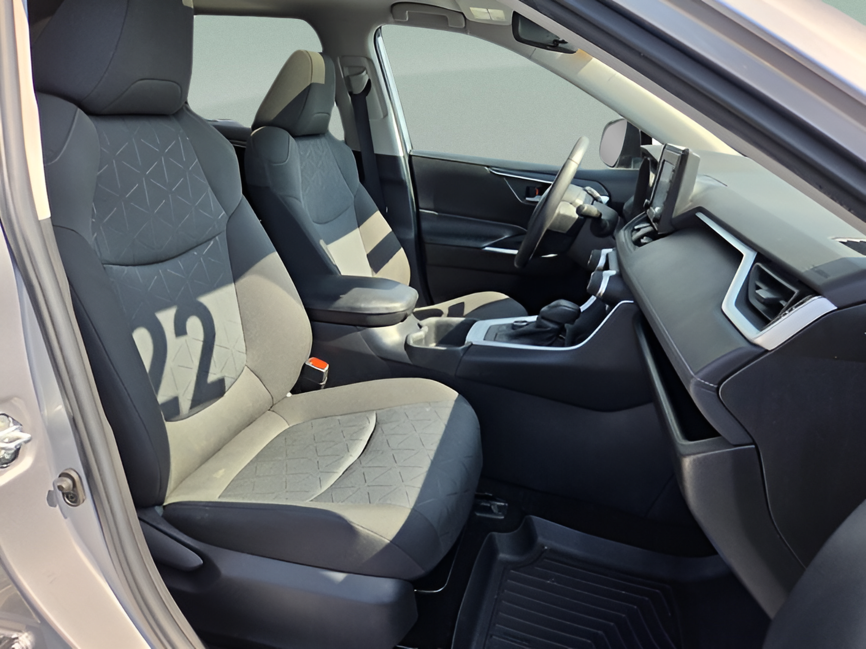 Used 2022 Toyota RAV4 XLE w/ Convenience Package AWD/4WD image 16