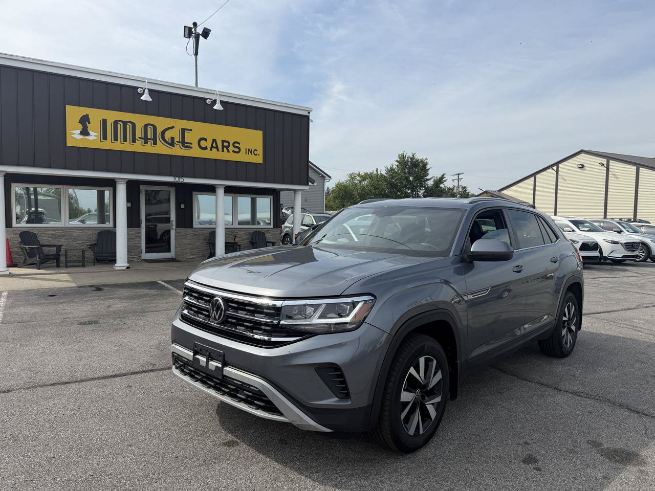 Used 2020 Volkswagen Atlas Cross Sport SE AWD/4WD image 2