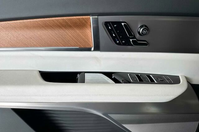 New 2026 Cadillac Vistiq Sport image 11