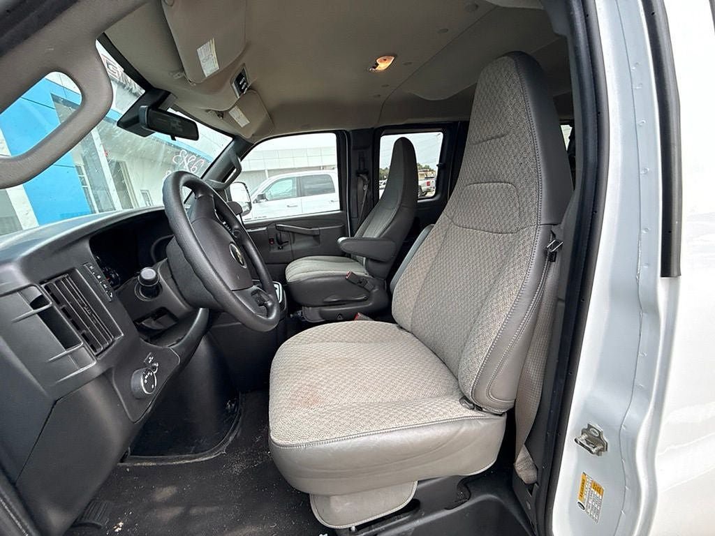 Used 2025 Chevrolet Express 3500 LT w/ LT Preferred Equipment Group RWD image 9