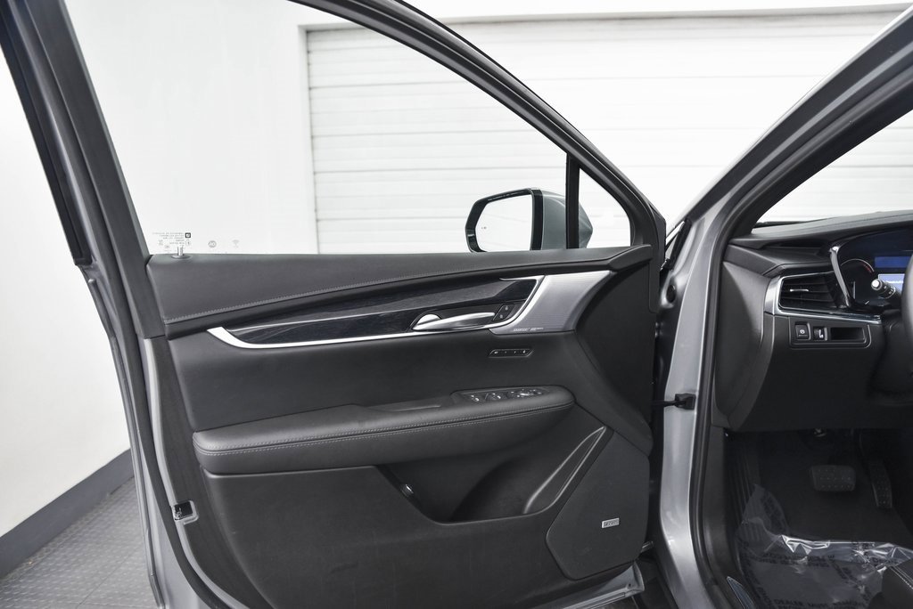 Used 2025 Cadillac XT5 Premium Luxury image 9