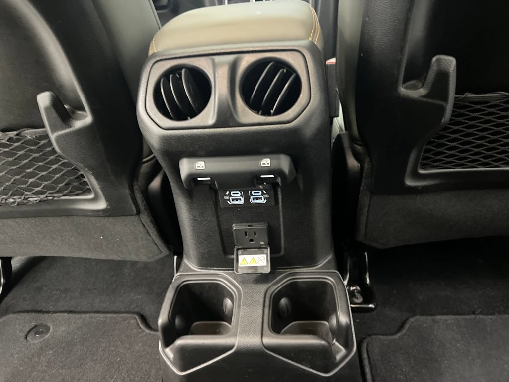 Used 2025 Jeep Gladiator Mojave w/ Convenience Group AWD/4WD image 23