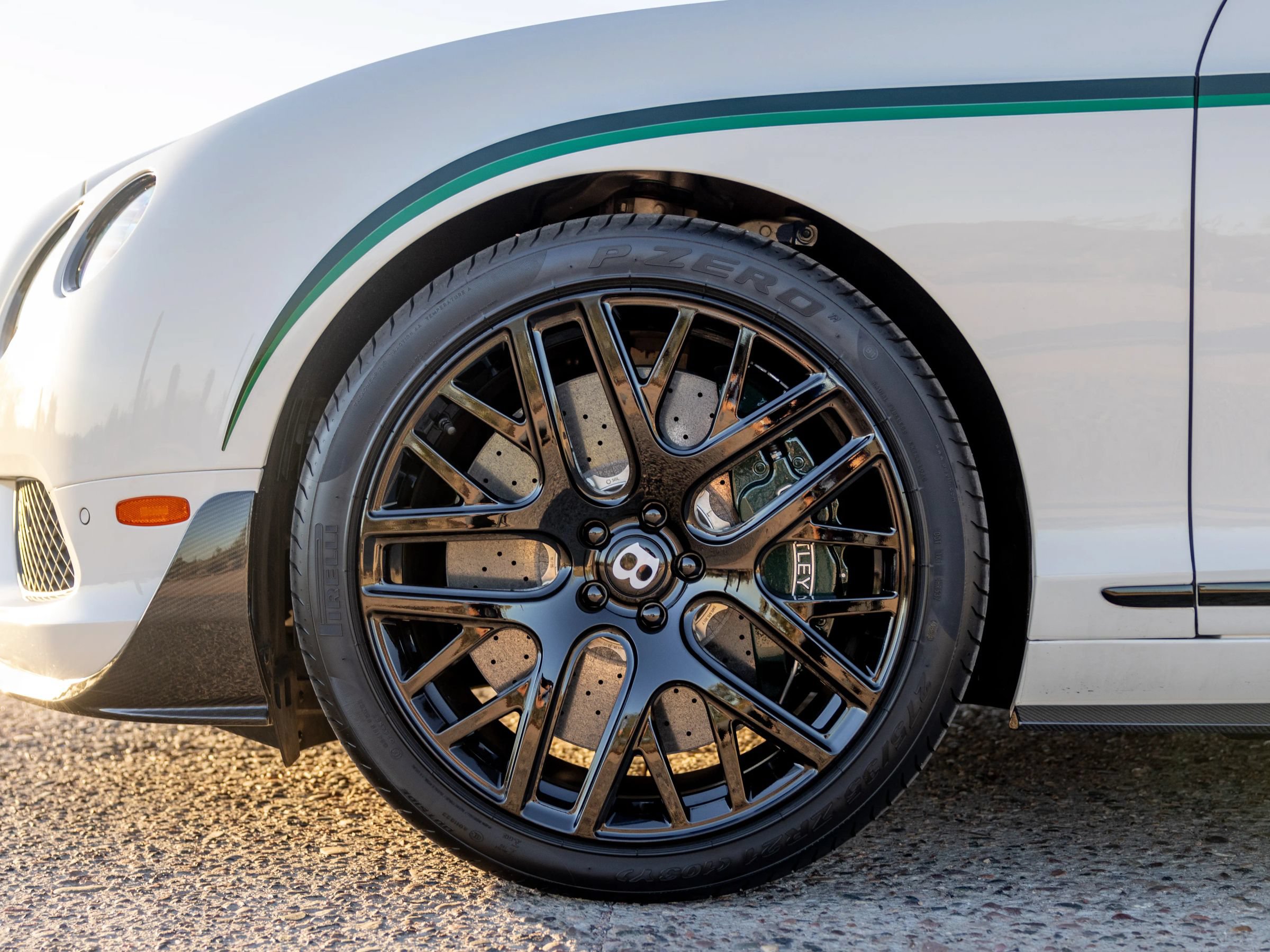 Used 2015 Bentley Continental GT3-R AWD/4WD image 31