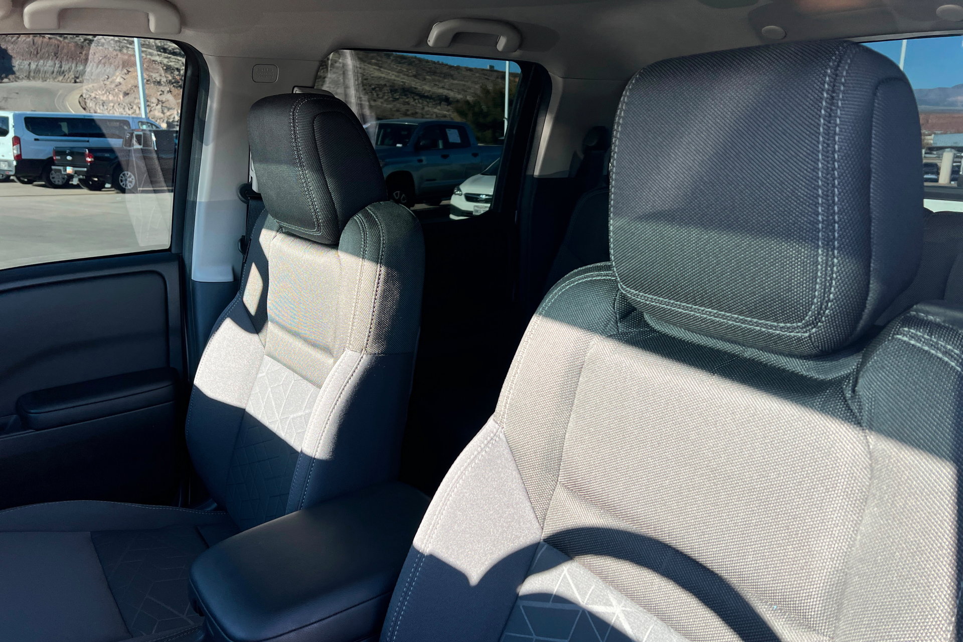 Used 2025 Nissan Frontier SV image 16