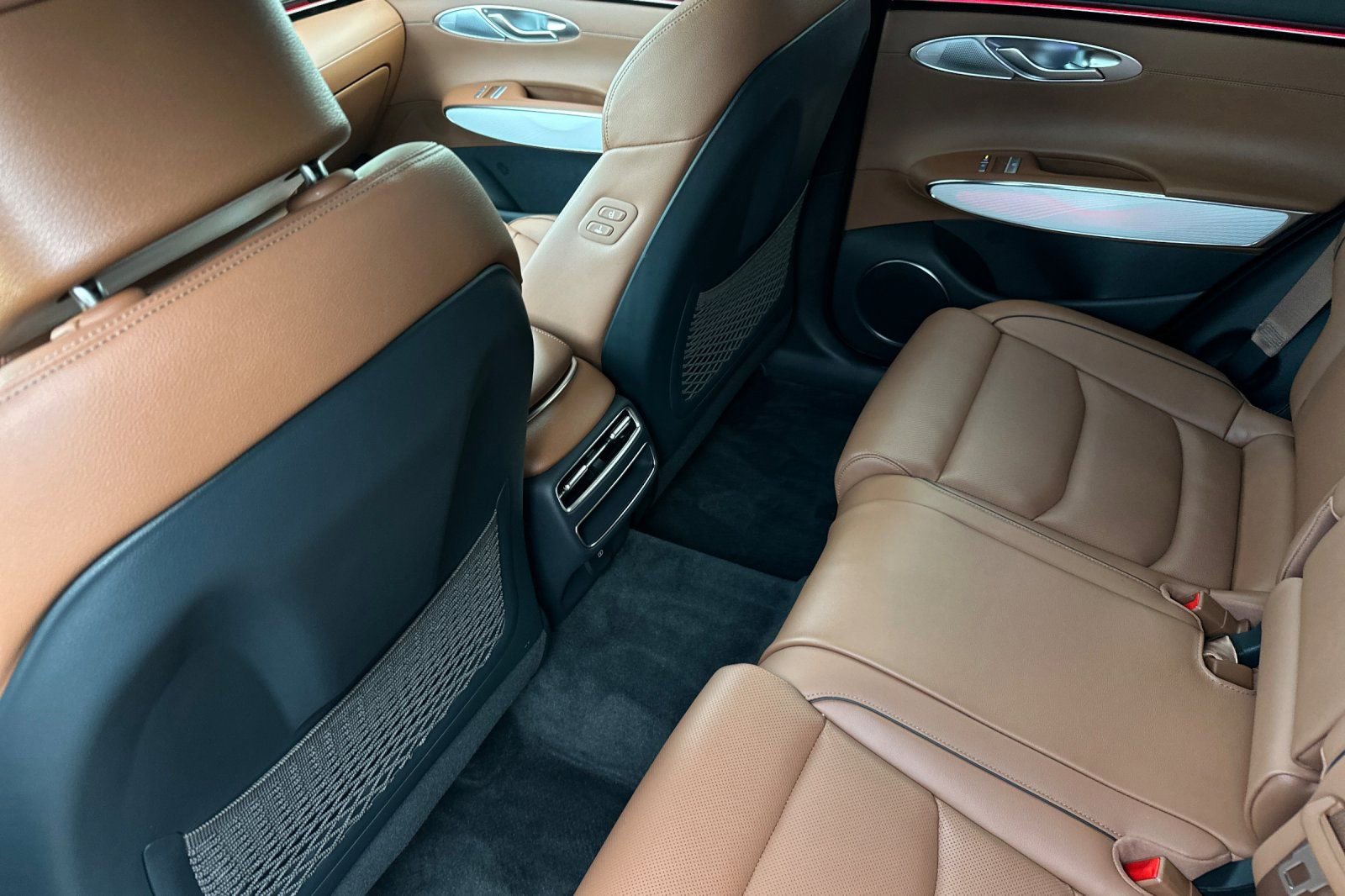 Used 2026 Genesis GV70 2.5T Advanced image 13