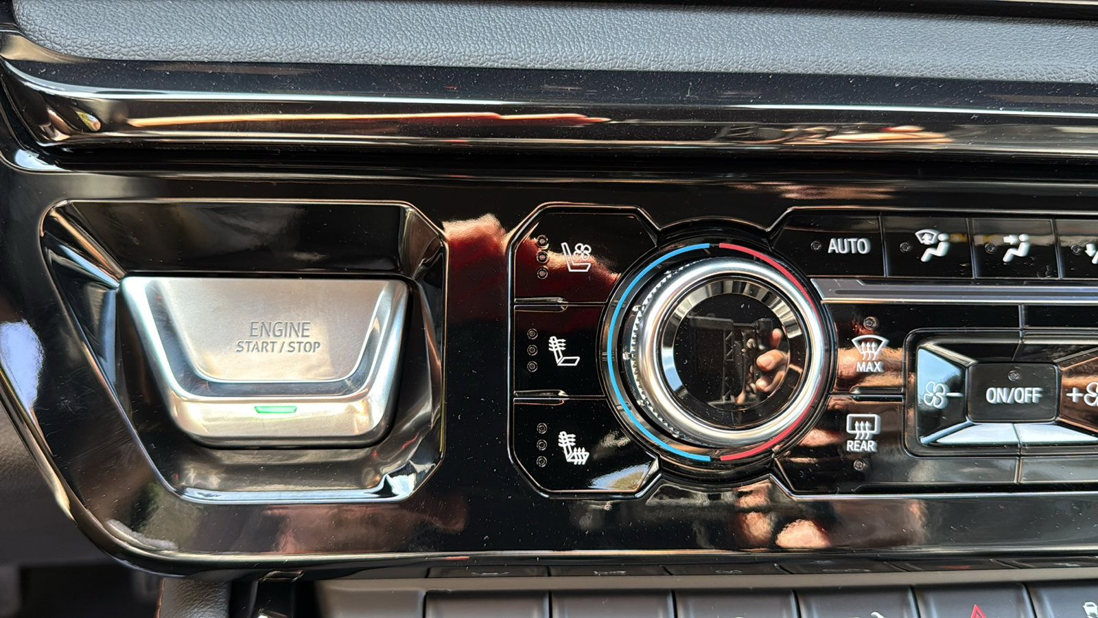 New 2026 GMC Sierra 1500 AT4 w/ AT4 Premium Package image 16