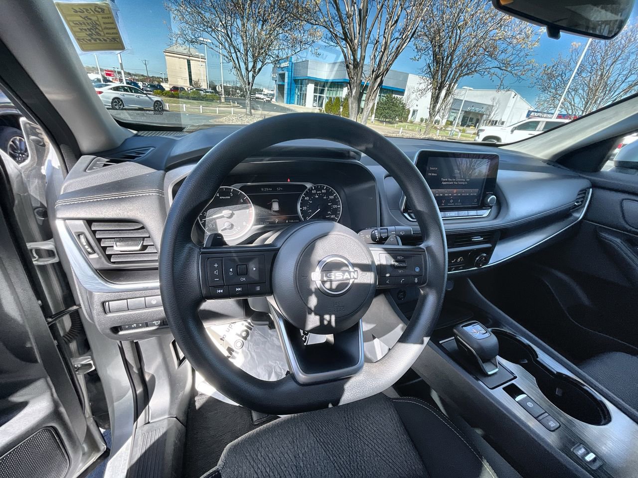 Used 2024 Nissan Rogue SV FWD image 10