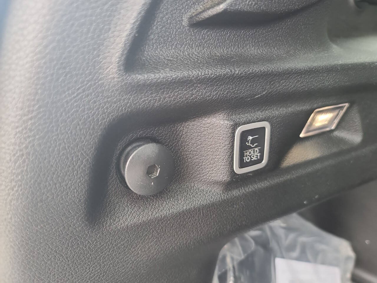 Used 2023 Jeep Grand Cherokee L Laredo RWD image 34