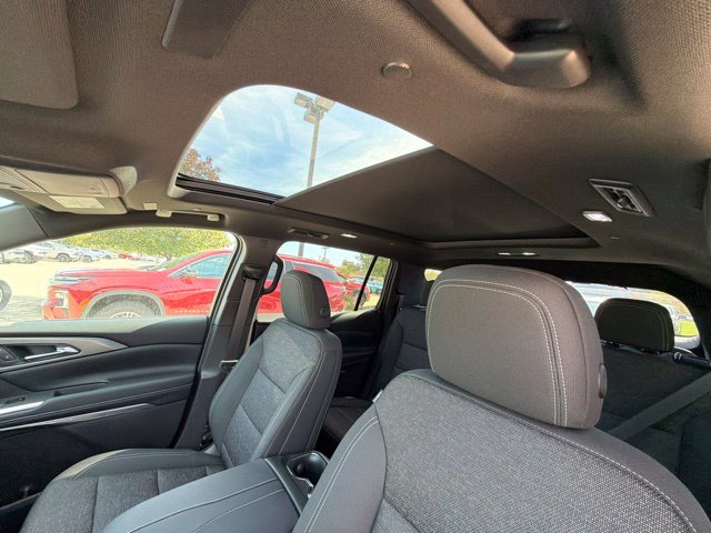 New 2027 Chevrolet Traverse LT w/ Sun and Wheel Package AWD/4WD image 24