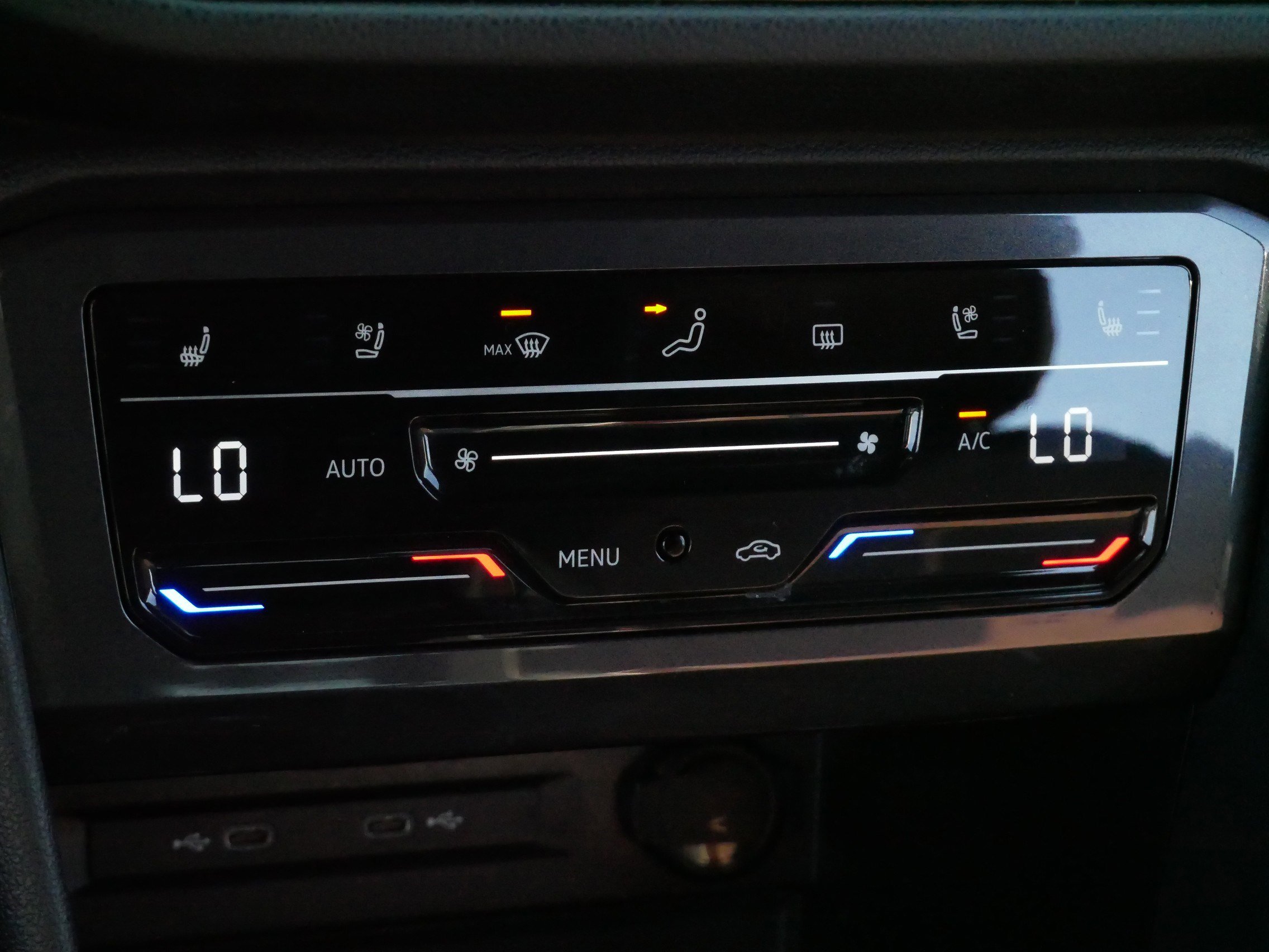 Used 2024 Volkswagen Tiguan SEL R-Line image 23