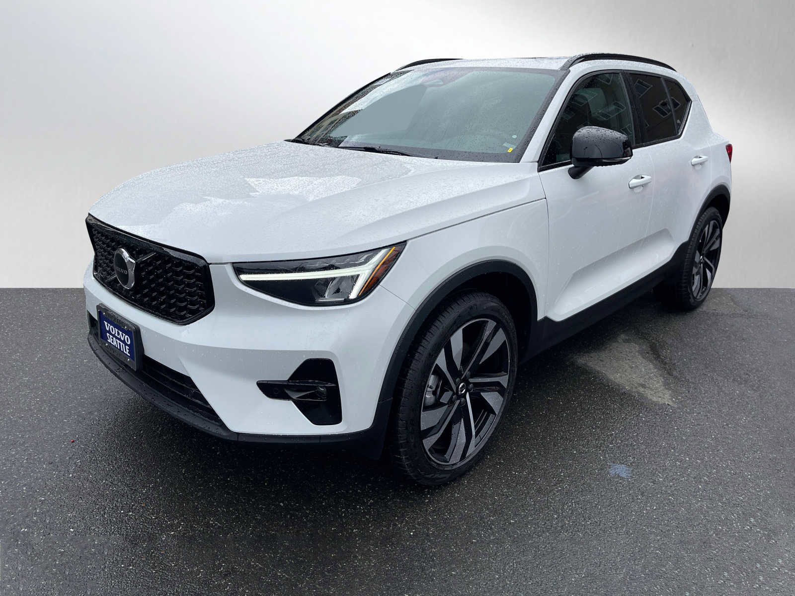 New 2023 Volvo XC40 B5 Plus w/ Protection Package Premier image 2