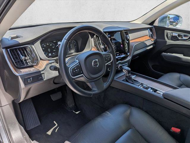 Used 2021 Volvo XC60 T5 Momentum w/ Premium Package AWD/4WD image 10