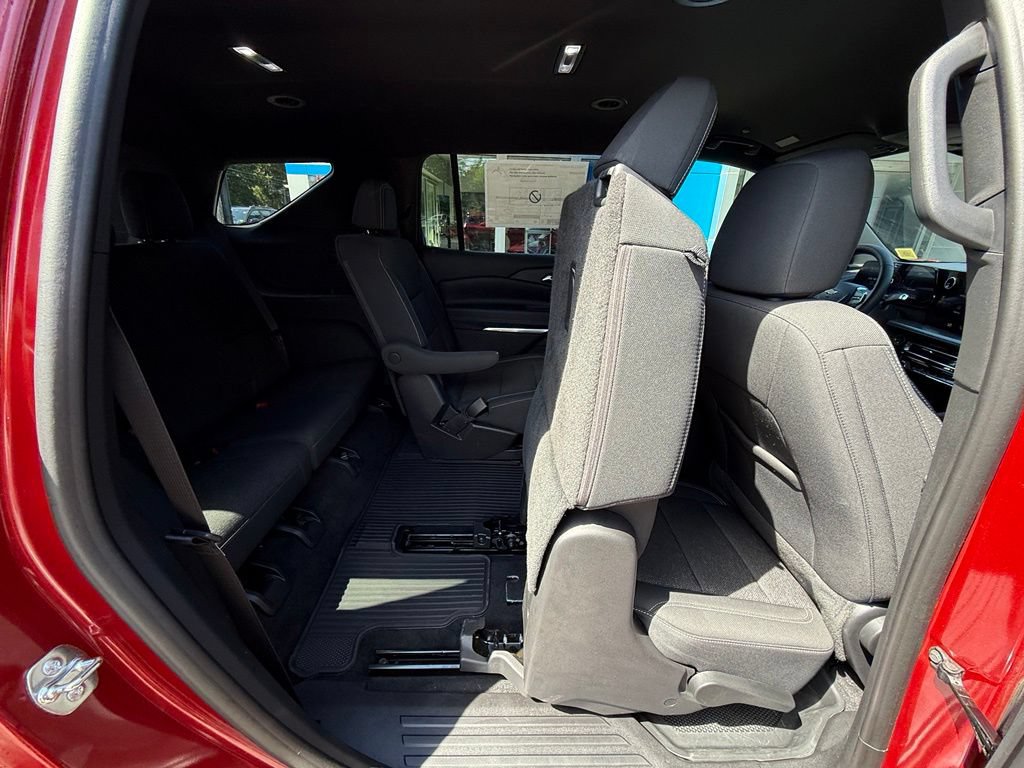 Used 2026 Chevrolet Traverse LT w/ LPO, Floor Liner Package AWD/4WD image 33
