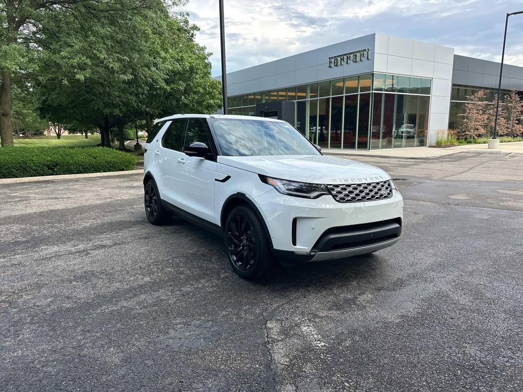 New 2025 Land Rover Discovery S image 3