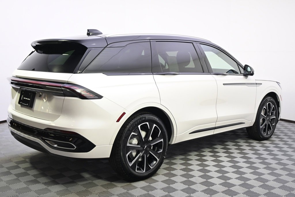 New 2026 Lincoln Nautilus Reserve image 7