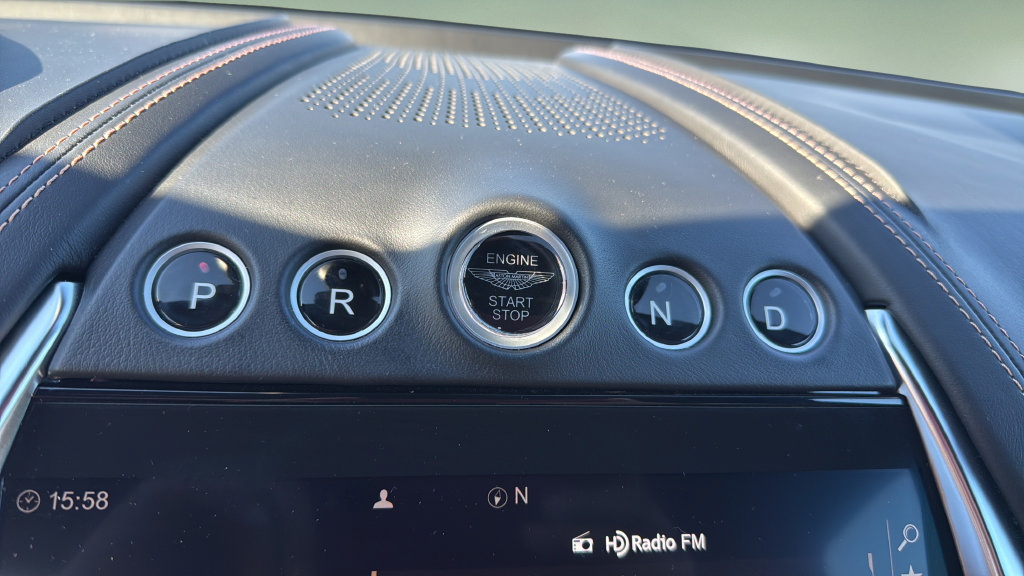 Used 2021 Aston Martin DBX AWD/4WD image 33
