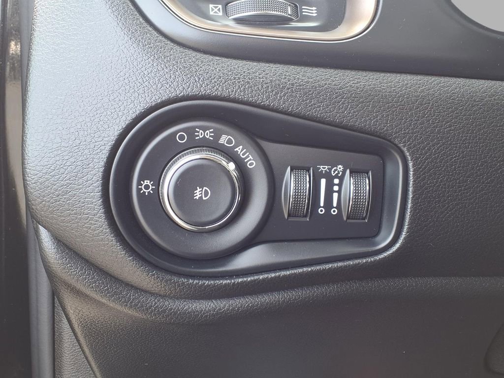 Used 2023 Jeep Renegade Latitude image 18
