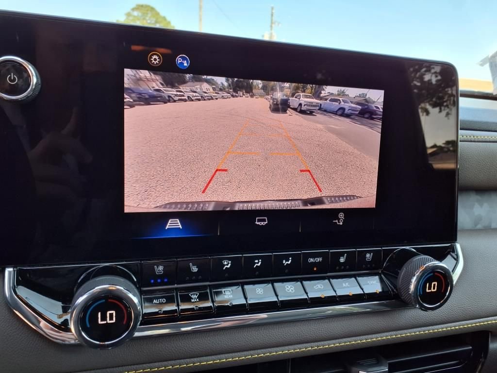 Used 2023 Chevrolet Colorado ZR2 w/ ZR2 Convenience Package III image 17