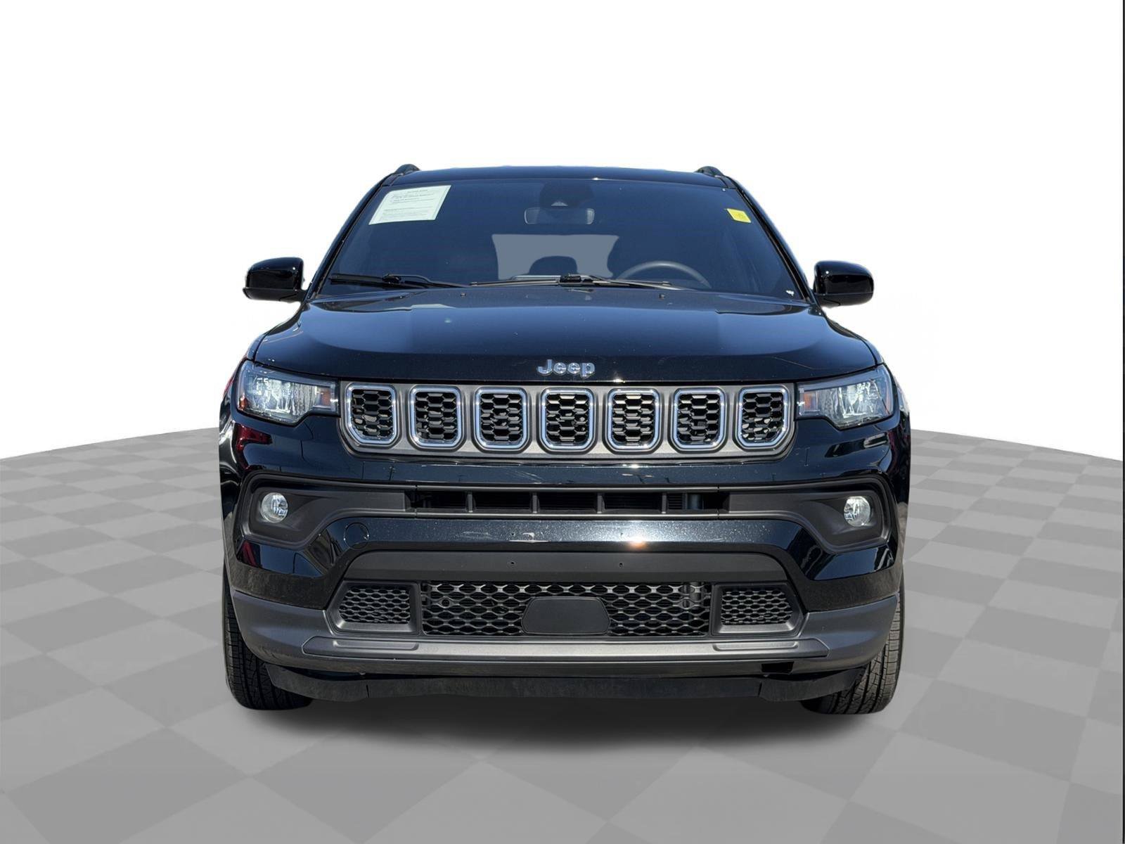 Used 2025 Jeep Compass Latitude AWD/4WD image 8