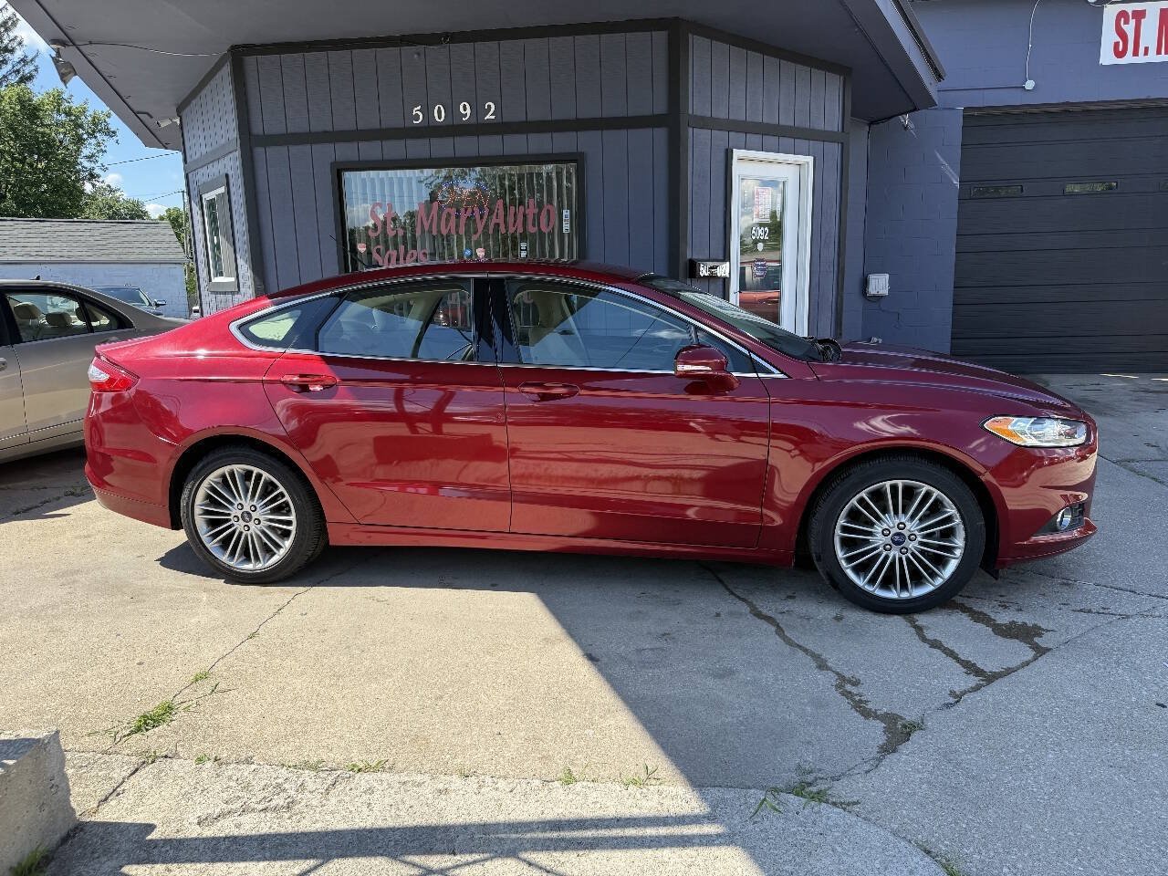 Used 2014 Ford Fusion SE w/ Equipment Group 202A FWD image 8